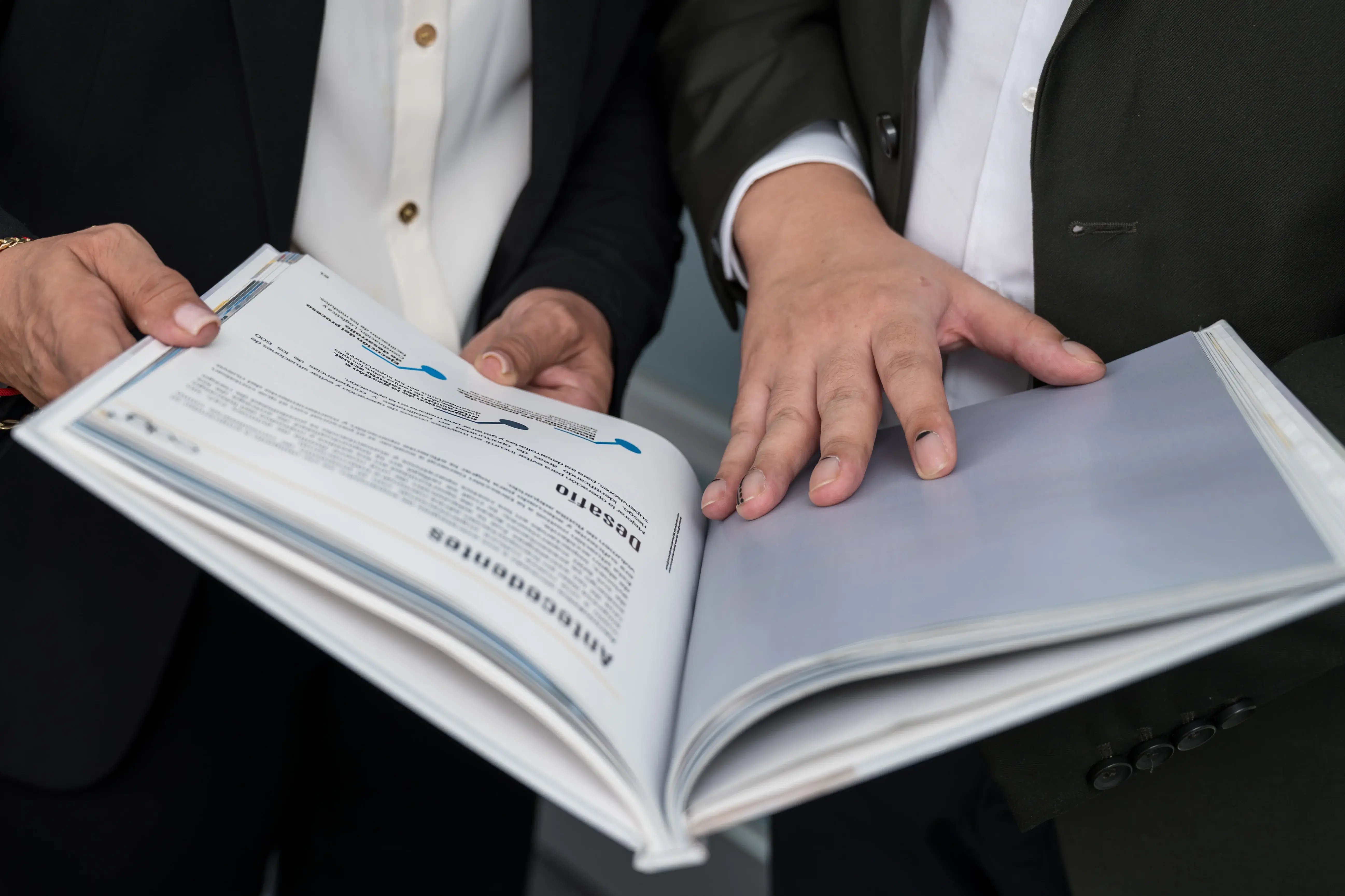 Iconografía de la sección de preguntas frecuentes sobre los costos, validez y aplicación del assessment center para procesos de contratación empresarial